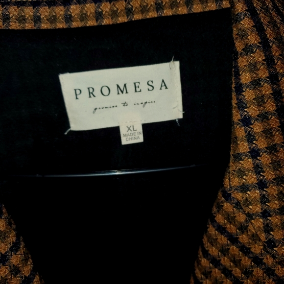 Houndstooth Pocket Blazer - Picture 2 of 10